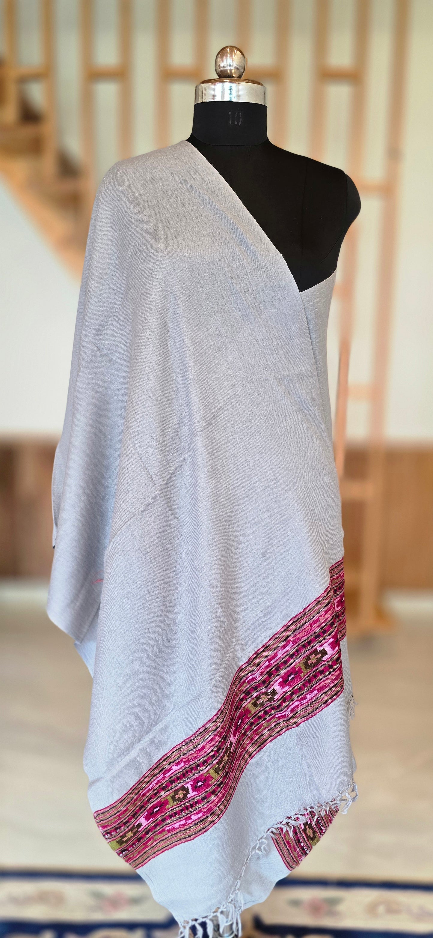 Wool Stole – Timeless Comfort - Gray